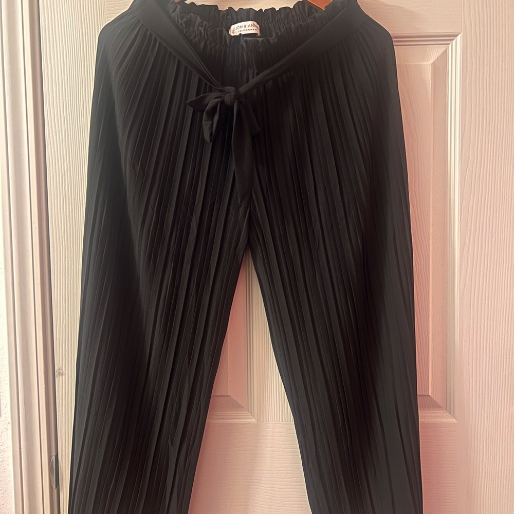 Jon & Anna Black Ruffled Waist Pants
